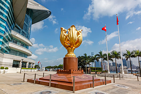 乘机前往香港游览香港特区回归标志建筑 【 金紫荆广场 】 (纪念香港